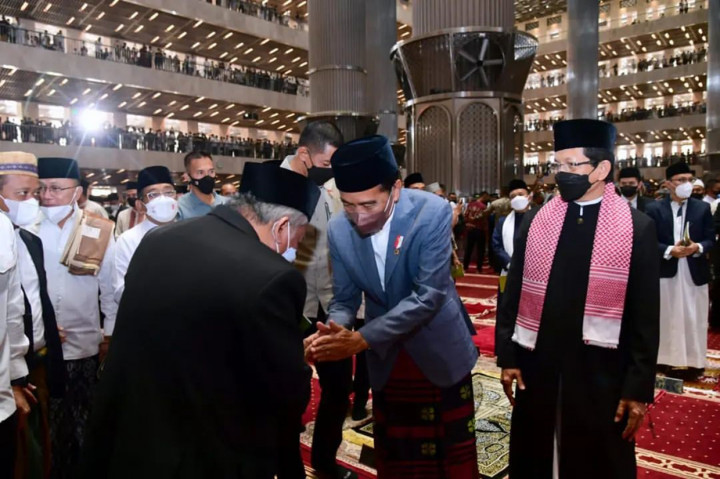 Presiden Joko Widodo beserta Ibu Iriana Joko Widodo menunaikan salat Iduladha 1443 Hijriah di Masjid Istiqlal, Jakarta, pada Minggu, 10 Juli 2022.