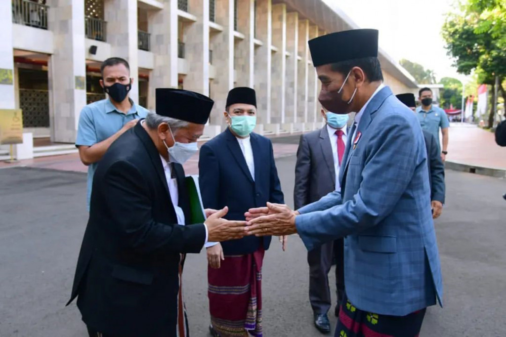 Diketahui, Presiden Jokowi membagikan bantuan hewan kurban berupa sapi ke 34 provinsi di Indonesia. Berat sapi kurban Jokowi itu beragam, mulai dari 800 kilogram sampai dengan 1 ton beratnya. 