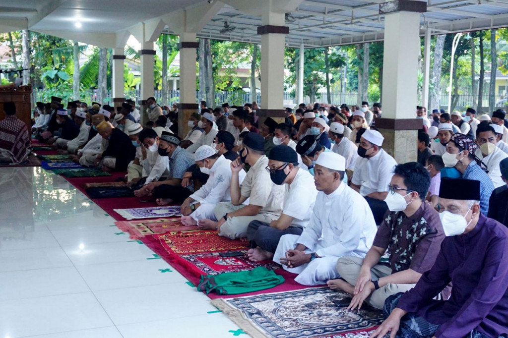 Jemaah Muhammadiyah Kota Tangerang melaksanakan salat Iduladha di Masjid Al Hakim Kelurahan Tanah Tinggi, Kecamatan Tangerang pada Sabtu, 9 Juli 2022.