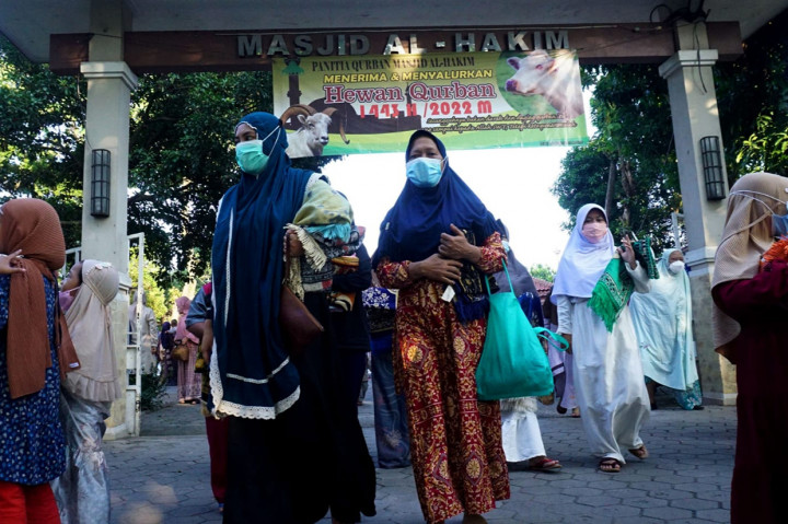 Jemaah Muhammadiyah Kota Tangerang usai melaksanakan salat Iduladha di Masjid Al Hakim Kelurahan Tanah Tinggi, Kecamatan Tangerang pada Sabtu, 9 Juli 2022.