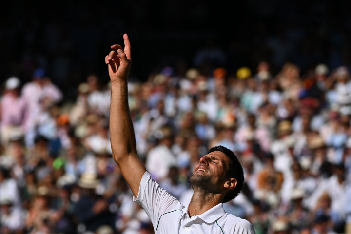 Petenis asal Serbia, Novak Djokovic, meraih gelar juara nomor tunggal putra ajang Wimbledon 2022.