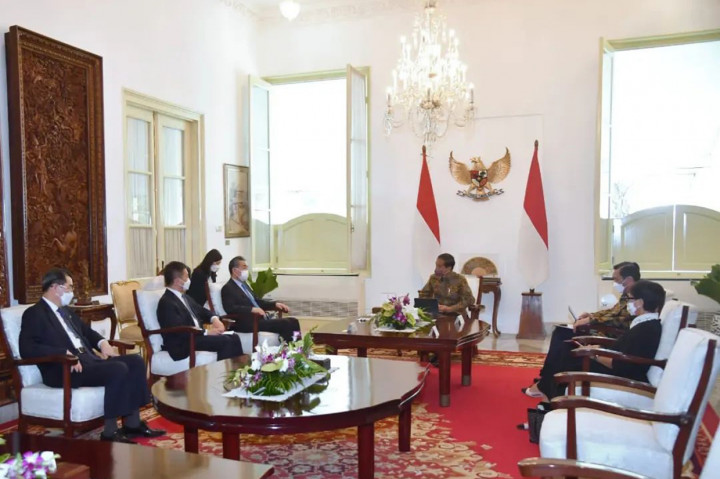 Dia menjelaskan, Presiden Jokowi beserta delegasi RRT juga membahas berbagai isu bilateral. Antara lain komitmen Indonesia dan RRT untuk terus meningkatkan hubungan bilateral yang saling menguntungkan.