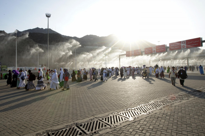 Panitia Penyelenggara Ibadah Haji (PPIH) Arab Saudi mencatat sebanyak 41 jemaah haji meninggal dunia termasuk 14 orang meninggal saat masa puncak di Arafah, Muzdhalifah dan Mina (Armuzna).