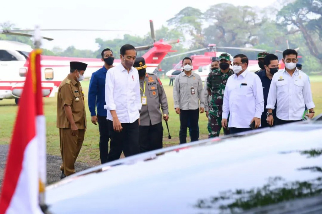 Presiden kemudian akan menuju Pasar Sukamandi, Subang untuk menyerahkan bantuan sosial kepada penerima manfaat dan pedagang.