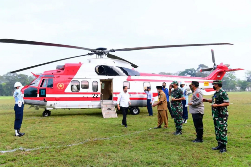 Setelah menempuh penerbangan selama 30 menit, Presiden Joko Widodo tiba di Helipad Lapangan Perum Sang Hyang Seri (SHS) Kabupaten Subang sekitar pukul 08.00 WIB. 