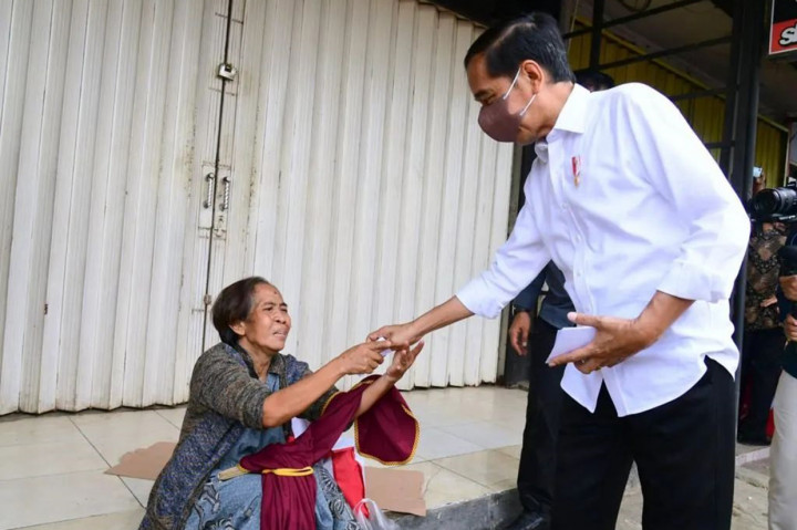 Jokowi berharap agar bantuan tersebut dapat memacu pertumbuhan ekonomi masyarakat pascapandemi.
