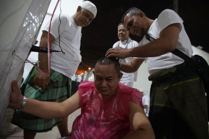 Tahalul artinya keluar dari keadaan ihram. Tahalul ada dua macam, yakni tahalul awal dan tahalul tsani.