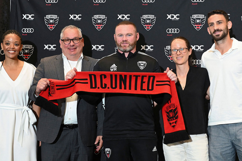 Mantan bintang timnas Inggris dan Manchester United Wayne Rooney, Selasa, 12 Juli 2022 waktu setempat, ditunjuk sebagai pelatih kepala baru DC United. Dia ditugaskan untuk menghidupkan kembali tim Major League Soccer yang hampir mati tersebut.