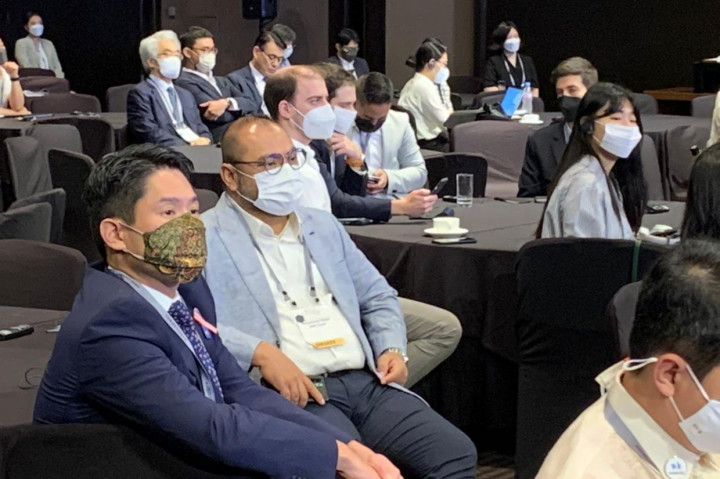 Menurut Mirdal, para pemimpin dunia tersebut sama-sama mendorong adanya upaya solidaritas kebersamaan untuk memperkuat transparansi dan demokrasi khususnya bagi negara-negara yang menghadapi masalah multy crisis.