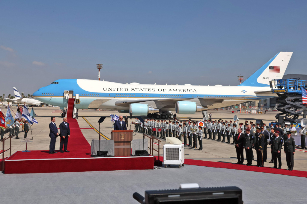 Presiden Amerika Serikat (AS) Joe Biden tiba di Israel pada Rabu, 13 Juli 2022. Joe Biden disambut sebagai teman lama Israel.