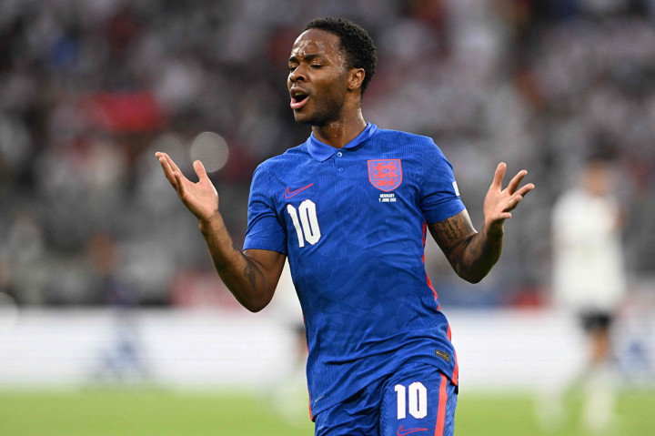 Sterling menjadi pemain pertama yang direkrut Chelsea di bawah pemilik baru Todd Boehly dan Clearlake Capital yang mengambil alih kepemilikan dari Roman Abramovich akhir Mei lalu.