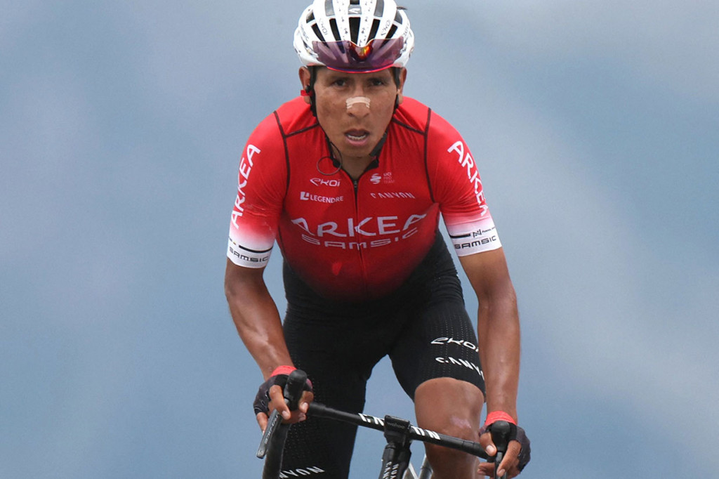 Pembalap Kolombia Nairo Quintana mengambil tempat kedua setelah finis 59 detik lebih lambat, sedangkan pesepeda Prancis Romain Bardet finis urutan ketiga dengan selisih waktu satu menit dan 10 detik.