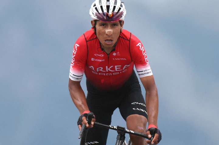 Pembalap Kolombia Nairo Quintana mengambil tempat kedua setelah finis 59 detik lebih lambat, sedangkan pesepeda Prancis Romain Bardet finis urutan ketiga dengan selisih waktu satu menit dan 10 detik.