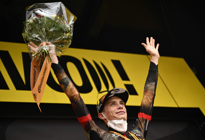 Pembalap yang menjadi runner-up tahun lalu itu melesat dalam 4,9km terakhir menjelang garis finis untuk menjauh dari Pogacar, si juara bertahan yang terus ditempel oleh pembalap sepeda Denmark dari tim Jumbo-Visma itu sepanjang hari.