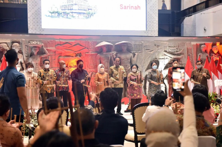 Selain itu, ada juga Wakil Gubernur DKI Jakarta Ahmad Riza Patria dan kepolisian serta sejumlah pejabat BUMN lainnya.