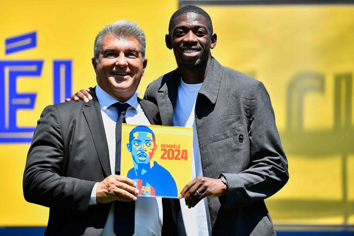  Penyerang sayap Ousmane Dembele secara resmi telah sepakat untuk meneken kontrak baru di klub raksasa Liga Spanyol Barcelona hingga 2024 mendatang, pada bursa transfer pemain musim panas ini.