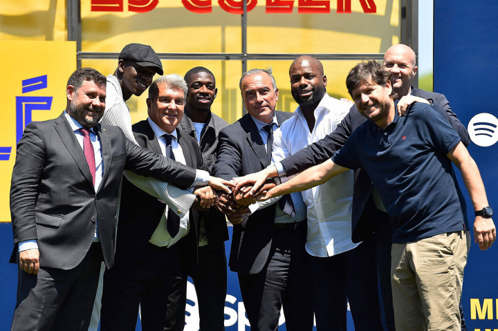 Pada musim ini, Dembele tercatat tampil pada 32 pertandingan Barcelona di segala ajang, dengan mencetak dua gol serta 13 assist dari 1.943 menit bermain.