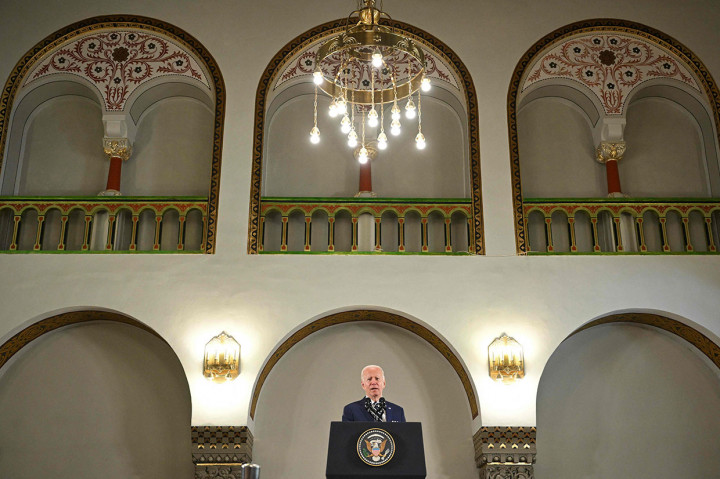 Mengalihkan perhatiannya ke urusan Palestina, Biden mengunjungi sebuah rumah sakit di Yerusalem timur yang dicaplok Israel pada hari Jumat, di mana ia mengumumkan paket bantuan USD100 juta untuk institusi medis di daerah tersebut.