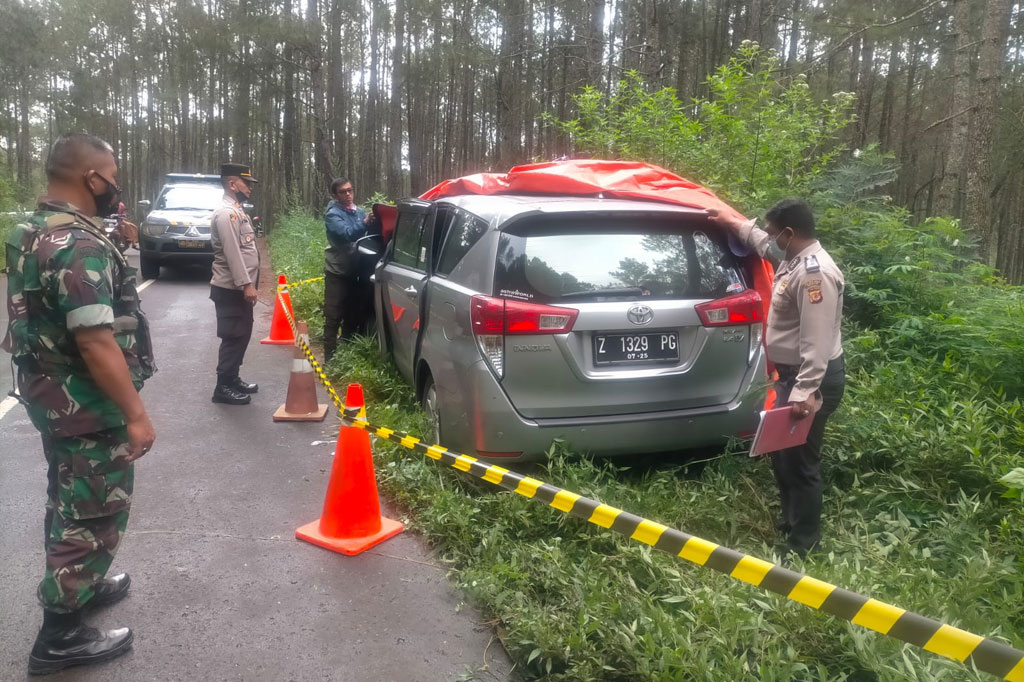 Dari hasil keterangan saksi mata, kendaraan  milik perusahaan PGE Karaha yang dikemudikan Saeful Rizal berjalan dari arah kilang gas menuju Kantor PGE tiba-tiba tertimpa pohon pinus yang  tumbang. Batang pohon rubuh tepat berada di bagian atas kepala pengemudi.