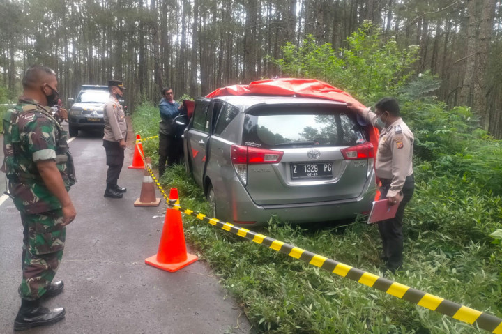 Dari hasil keterangan saksi mata, kendaraan  milik perusahaan PGE Karaha yang dikemudikan Saeful Rizal berjalan dari arah kilang gas menuju Kantor PGE tiba-tiba tertimpa pohon pinus yang  tumbang. Batang pohon rubuh tepat berada di bagian atas kepala pengemudi.