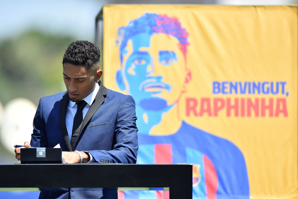 Barcelona telah mencapai kesepakatan mendatangkan pemain sayap Brasil Raphinha dari klub Liga Premier Leeds United, Kamis, 15 Juli 2022 waktu setempat.
