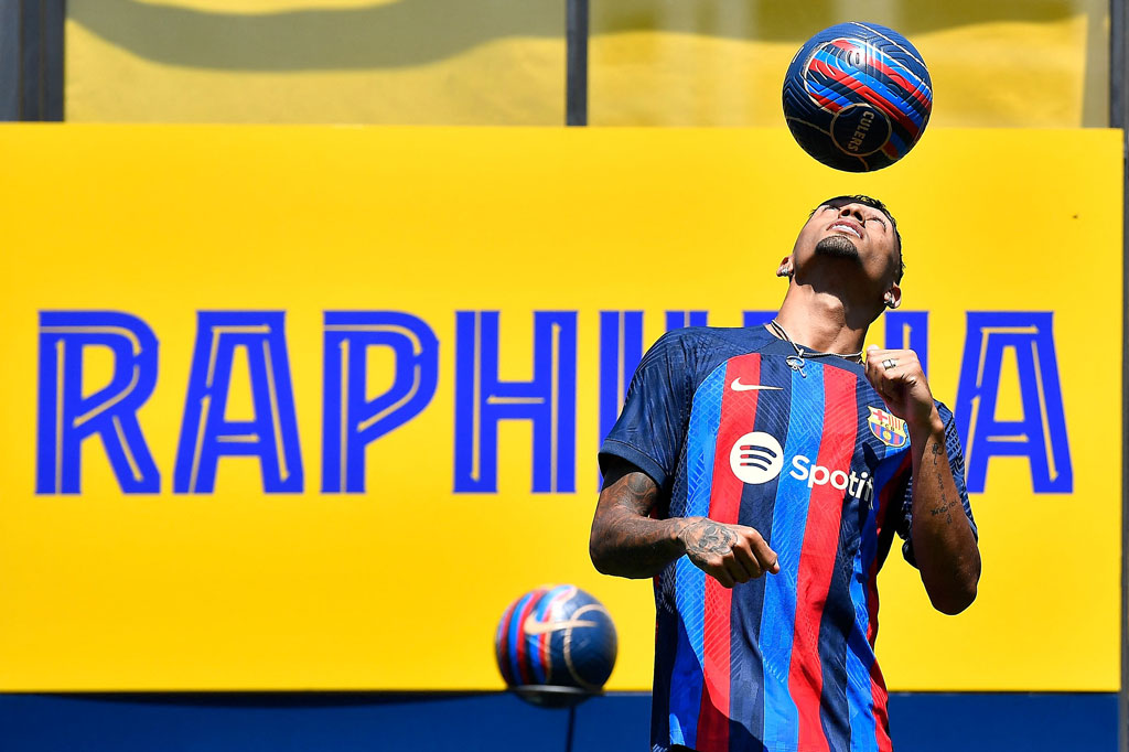 Rincian biaya transfer tidak diungkapkan, tetapi media Spanyol menyebutkan Barcelona akan membayar 58 juta euro (Rp876 miliar) yang bisa naik lagi sampai 68 juta euro jika ditambah add-ons.