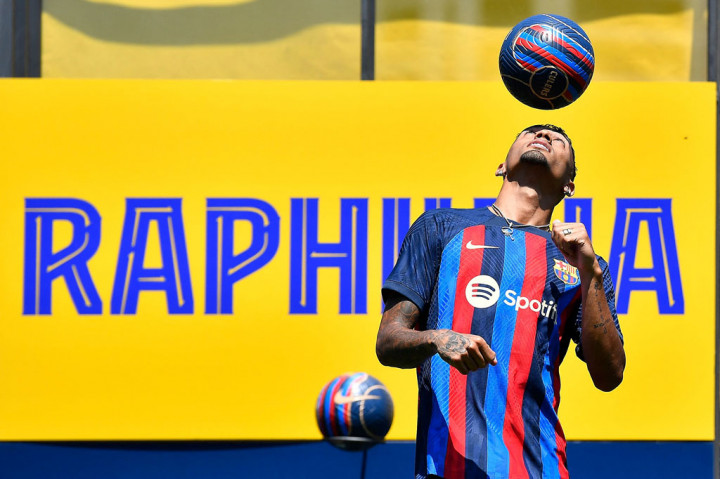 Rincian biaya transfer tidak diungkapkan, tetapi media Spanyol menyebutkan Barcelona akan membayar 58 juta euro (Rp876 miliar) yang bisa naik lagi sampai 68 juta euro jika ditambah add-ons.