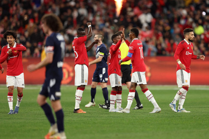 Beberapa saat kemudian, bek muda Edmond Lupancu membuat gol bunuh diri setelah berusaha menghalau umpan silang MU untuk mengubah kedudukan menjadi 4-1 untuk tim tamu.