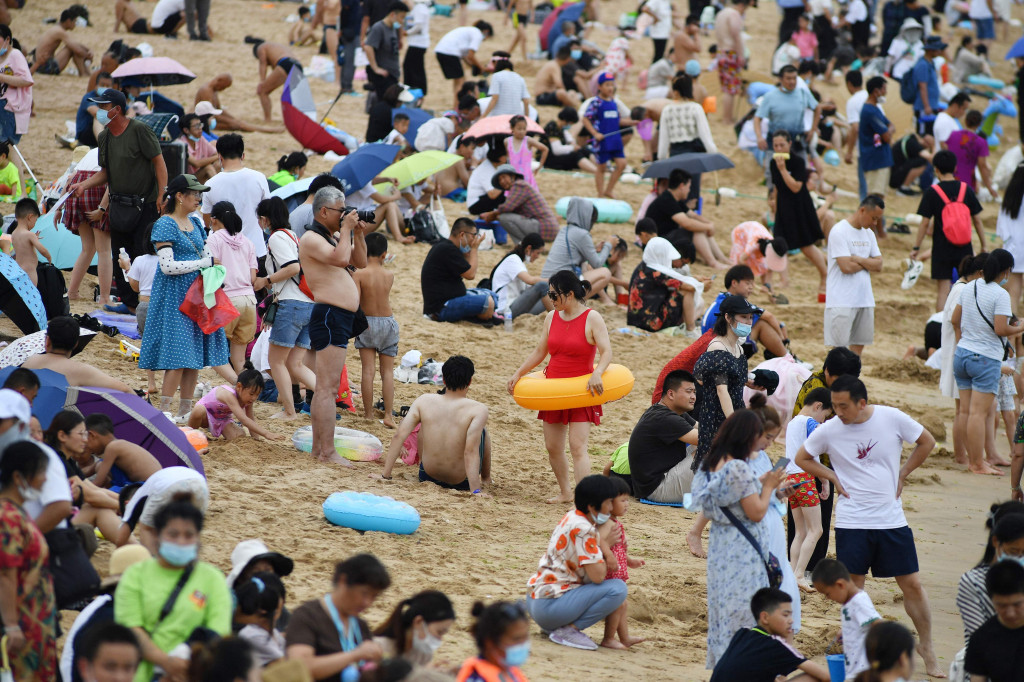 Di Beijing sejak Rabu suhu berada pada kisaran 36-39 derajat celsius. Rata-rata suhu berada di 36 derajat celsius pada siang hari dan 32-33 derajat celsius pada malam hari. Menurut ramalan cuaca, kondisi itu masih akan berlangsung hingga beberapa hari ke depan.