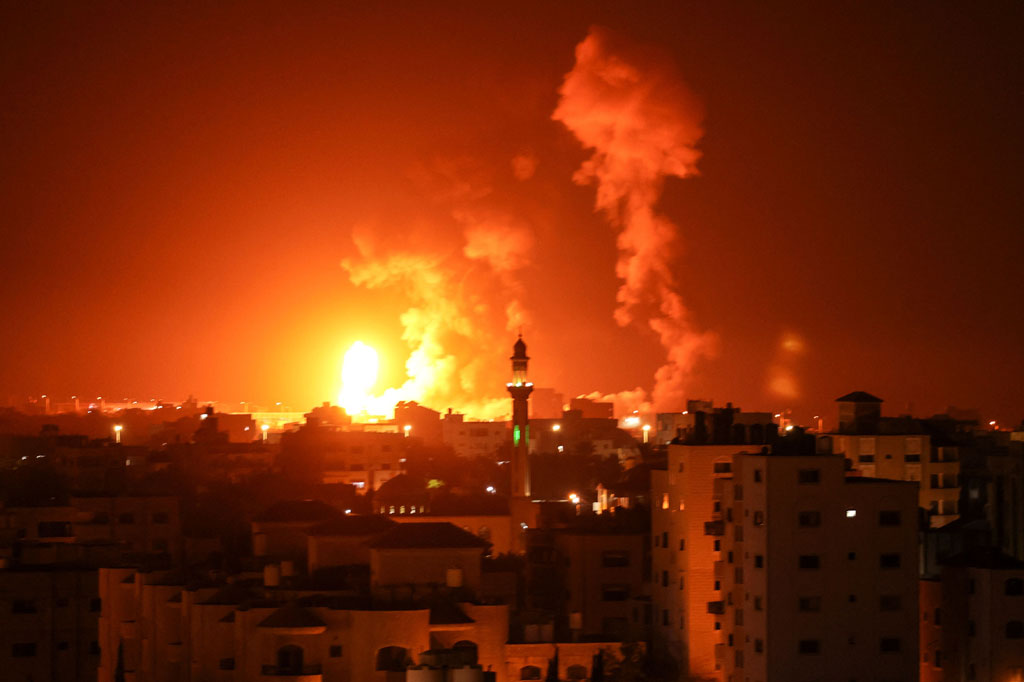 Israel menambahkan bahwa situs militer terdiri dari kompleks bawah tanah yang berisi bahan baku yang digunakan untuk pembuatan roket.