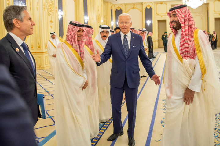 Khashoggi, orang dalam kerajaan yang berubah menjadi kritikus, dibunuh dan dimutilasi oleh agen-agen Saudi di gedung konsulat Saudi di Istanbul, Turki pada Oktober 2018.