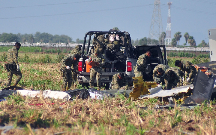 Angkatan Laut Meksiko mengatakan 14 orang tewas dalam insiden jatuhnya helikopter militer tersebut.