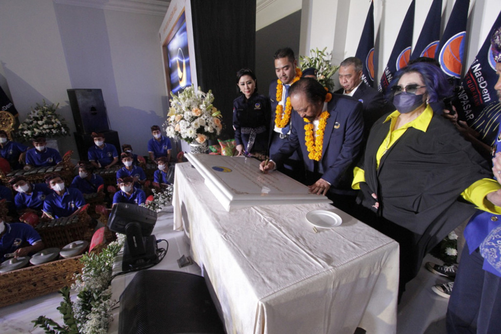 Peresmian ditandai dengan penandatanganan prasasti serta pemotongan tumpeng sebagai ucapan syukur atas dibukanya kantor yang baru tersebut.