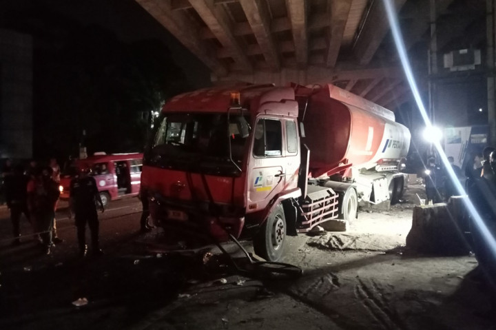 Sebanyak 11 orang tewas dalam kecelakaan maut yang terjadi di Jalan Raya Artenatif Transyogi - Cibubur, RT 01 RW 01, Kelurahan Jatirangga, Kecamatan Jatisampurna, Kota Bekasi, Senin, 18 Juli 2022.