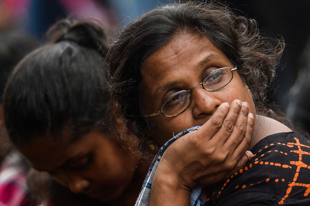 Hal ini dipicu oleh krisis ekonomi yang belum pernah terjadi sebelumnya yang telah memicu ketidakpastian politik di negara tersebut.