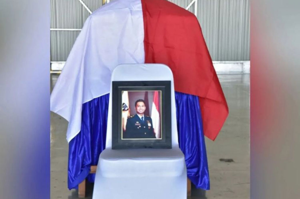 Pilot pesawat T-50i Golden Eagle yang gugur akibat jatuhnya pesawat bernomor TT 5009 di Desa Nginggil, Kabupaten Blora, Jateng, Lettu Pnb Allan Safitra Indra Wahyudi, disemayamkan di Skadron Udara 15 Lanud Iswahjudi Magetan, Jatim, Selasa, 19 Juli 2022.