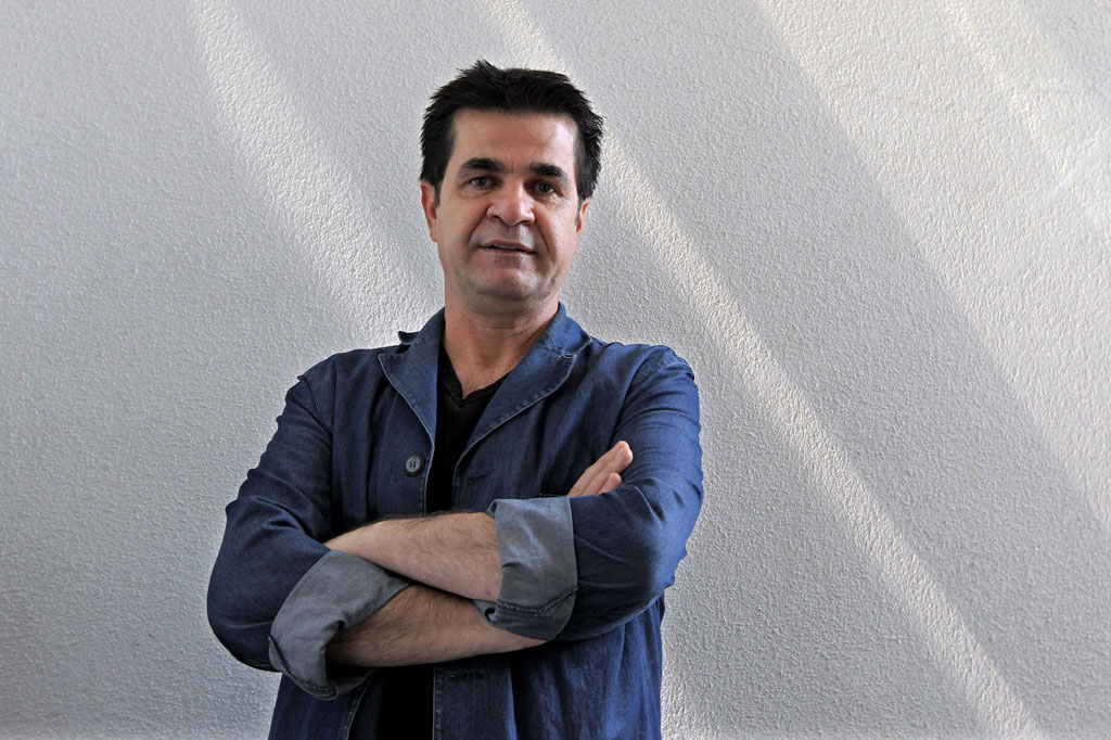 Film-maker Iran yang ditangkap pekan lalu di Teheran, Jafar Panahi, harus menjalani hukuman enam tahun penjara yang sebelumnya dijatuhkan kepadanya pada 2010. Hal itu diumumkan otoritas kehakiman, Selasa, 19 Juli 2022.