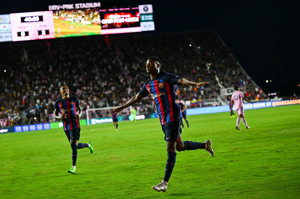 Raphinha kemudian memberi assist kedua untuk kemudian diselesaikan oleh Ansu Fati untuk membawa Barca unggul 3-0 pada menit ke-41.
