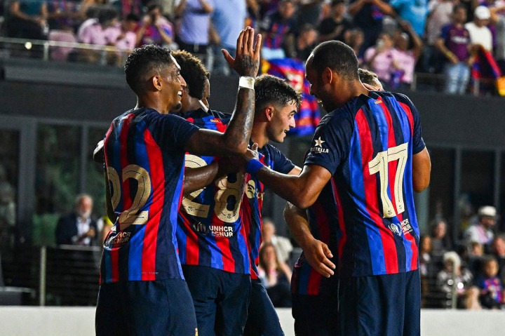 Kedua tim melakukan banyak perubahan setelah jeda. Barca menambah keunggulan menjadi 4-0 lewat Gavi pada menit ke-55 menyambut umpan sepak pojok Memphis Depay.