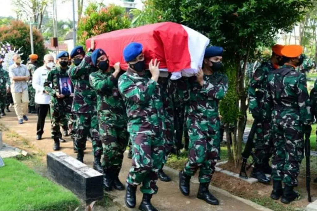 Jenazah Allan sudah dimakamkan di Taman Bahagia, Jatisari, Bekasi, Jawa Barat, Selasa sore. Pemakaman dilaksanakan dalam sebuah upacara militer. 