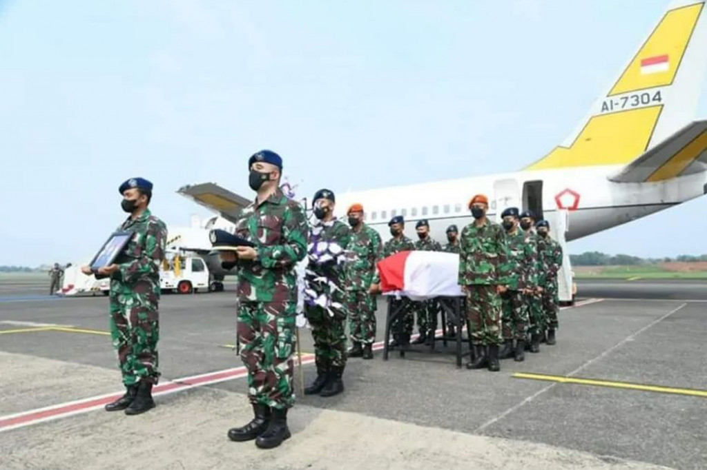 Kenaikkan pangkat diberikan sebagai bentuk penghargaan TNI atas pengabdian dan dedikasinya dalam pelaksanaan tugas.