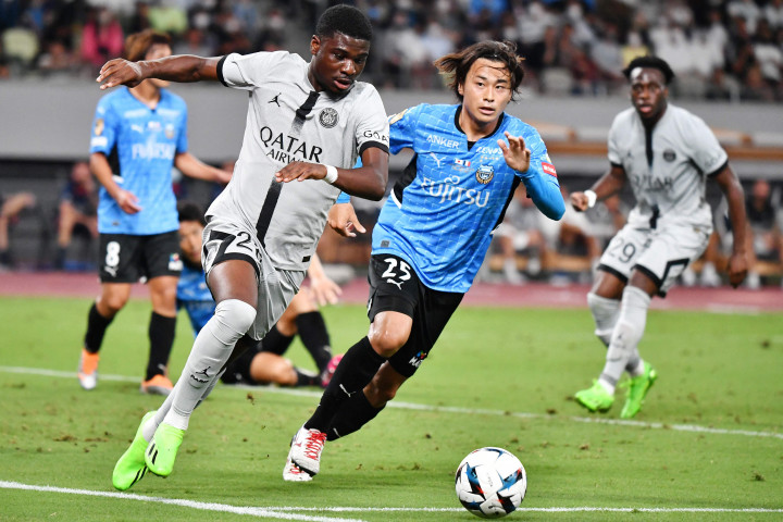 Sementara Kawasaki Frontale memperkecil ketertinggalan dengan gol dari Kazuya Yamamura.
