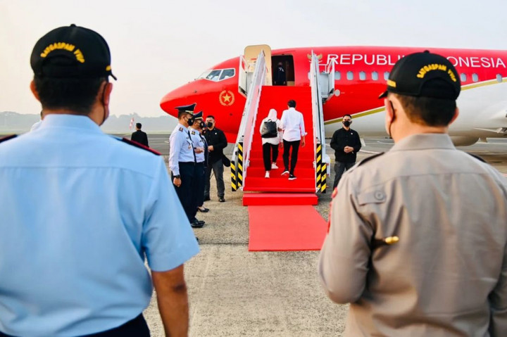Berdasarkan keterangan Biro Pers Istana, setibanya di Bandar Udara Komodo Labuan Bajo, Kabupaten Manggarai Barat, Jokowi akan meninjau dan meresmikan perluasan bandara tersebut.