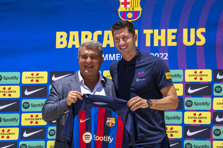 Robert Lewandowski resmi diperkenalkan sebagai pemain baru Barcelona, Rabu, 20 Juli 2022. 