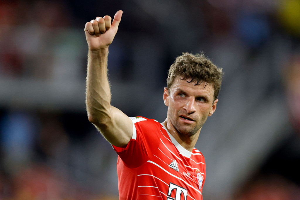 Thomas Mueller memantapkan kemenangan Bayern jadi 6-2 pada menit ke-92.