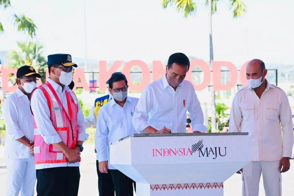 residen Joko Widodo meresmikan perluasan Bandara Komodo di Labuan Bajo, Kabupaten Manggarai Barat, pada Kamis, 21 Juli 2022, pagi.
