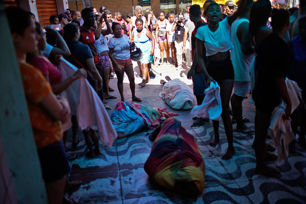 Sedikitnya 18 orang tewas dalam serbuan terbaru polisi yang menargetkan kelompok kejahatan terorganisir di permukiman kumuh padat penduduk di Rio de Janeiro, Brasil, Kamis, 21 Juli 2022.
