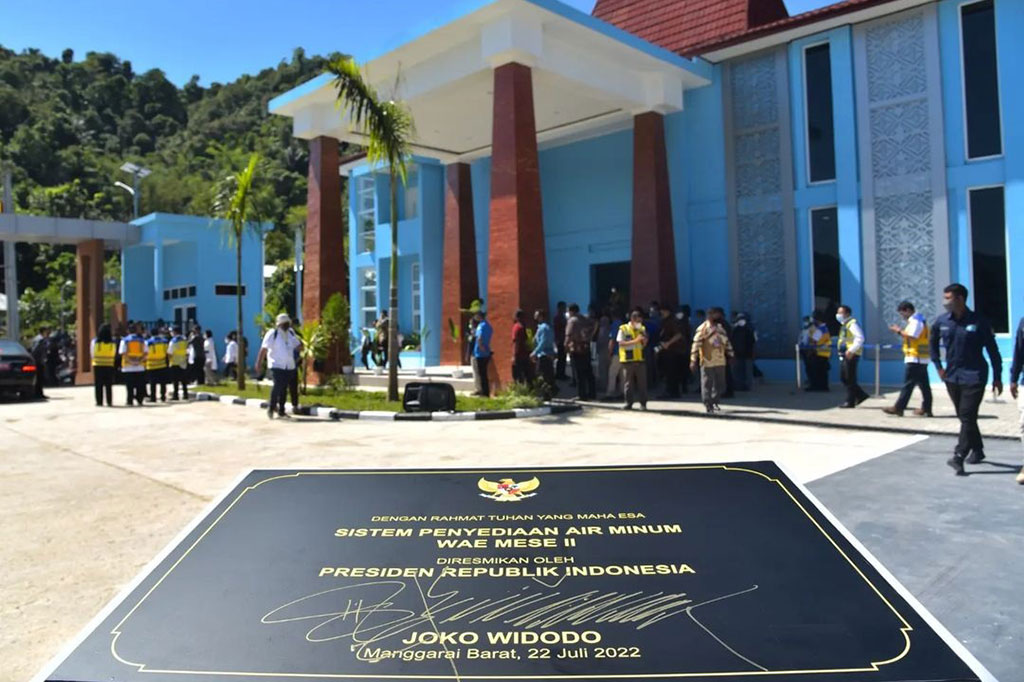 Presiden Joko Widodo meresmikan Sistem Penyediaan Air Minum (SPAM) Wae Mese II untuk mendukung penyediaan infrastruktur bagi Kawasan Strategis Pariwisata Nasional (KSPN) Labuan Bajo, Manggarai Barat, Nusa Tenggara Timur (NTT), Jumat, 22 Juli 2022.