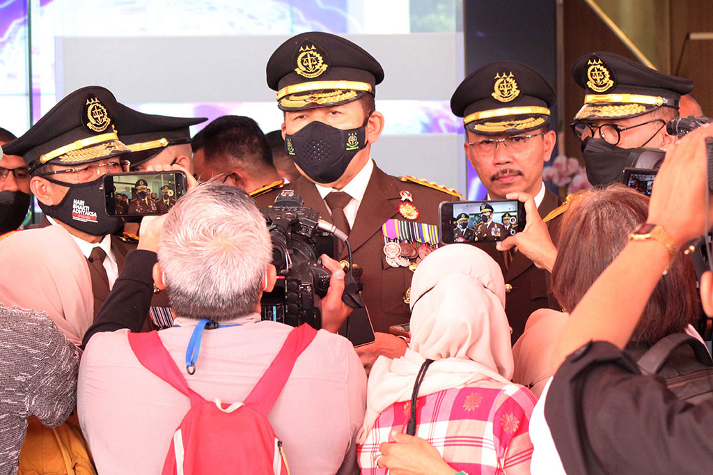 Jaksa Agung Sanitiar Burhanuddin meminta seluruh jajarannya jangan merusak kepercayaan masyarakat, meningkatkan performa, dan kepekaan dalam melihat potensi pelanggaran hukum yang menyangkut kelangsungan hidup orang banyak.