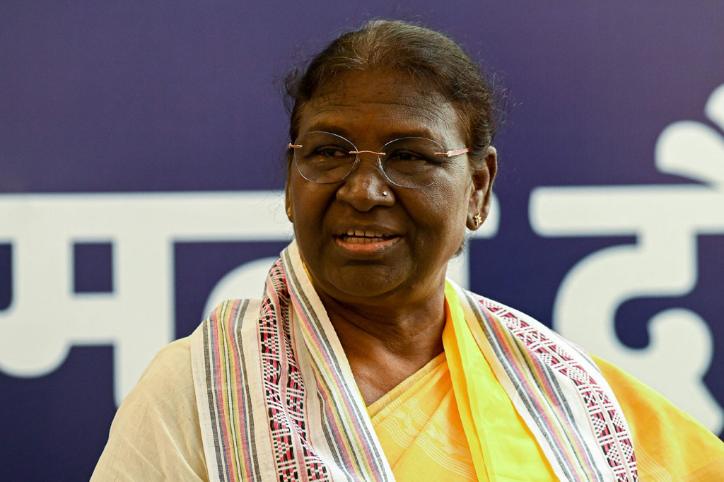 Droupadi Murmu menghadiri acara di kediaman sementaranya setelah ia terpilih sebagai Presiden baru India, di New Delhi pada Jumat, 22 Juli 2022.